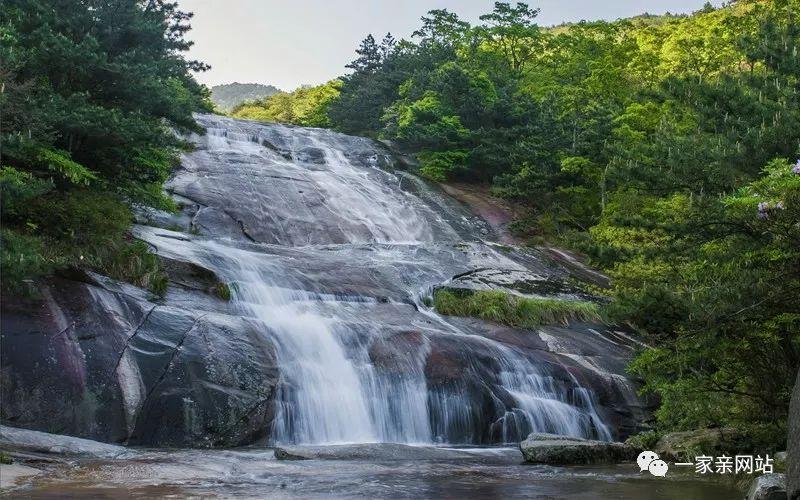 免签“朋友圈”扩容，展现中国的自信与开放（和音）